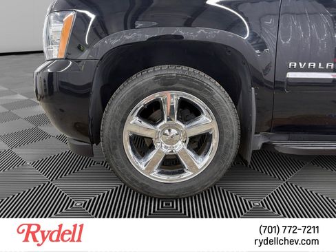 Used 2013 Chevrolet Avalanche LTZ AWD/4WD image 9