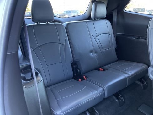 Used 2023 Buick Enclave Essence image 40