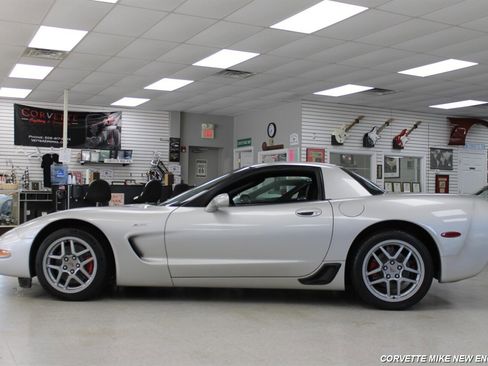 Used 2004 Chevrolet Corvette Z06 w/ Memory Package RWD image 3