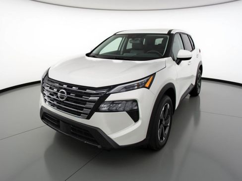 Used 2025 Nissan Rogue SV image 2