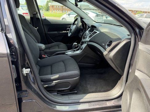 Used 2016 Chevrolet Cruze LT FWD image 11