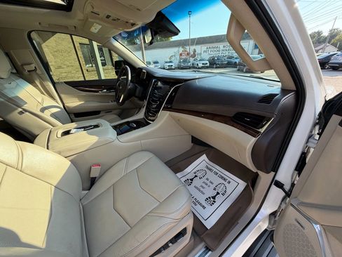 Used 2016 Cadillac Escalade Premium image 10