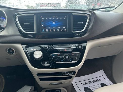 Used 2021 Chrysler Voyager Lxi FWD image 11