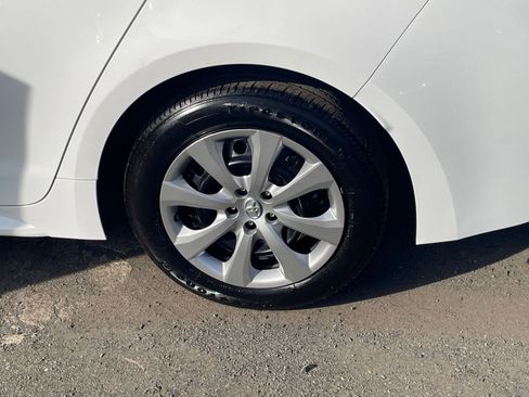 Used 2025 Toyota Corolla LE image 29