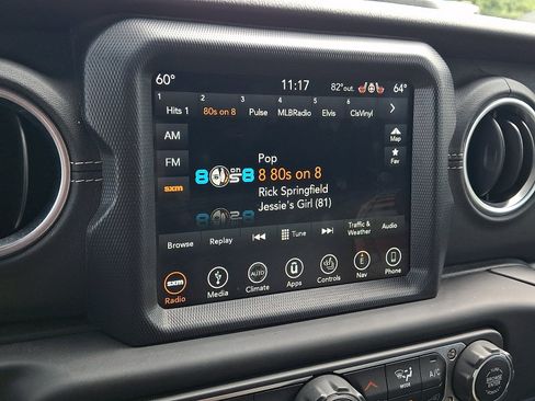 Used 2018 Jeep Wrangler Unlimited Sahara AWD/4WD image 17