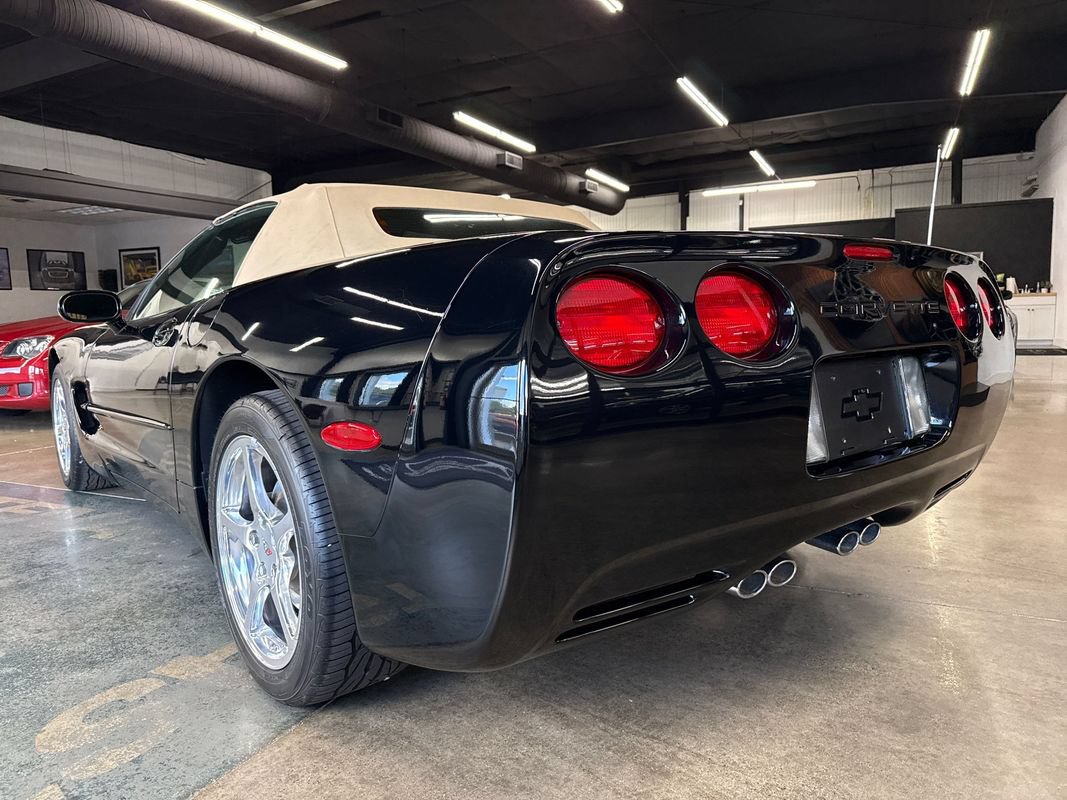 Used 2002 Chevrolet Corvette Convertible w/ Preferred Equipment Group2 RWD image 10