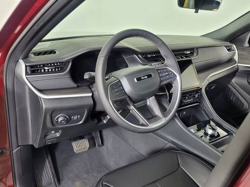 New 2025 Jeep Grand Cherokee Limited image 14