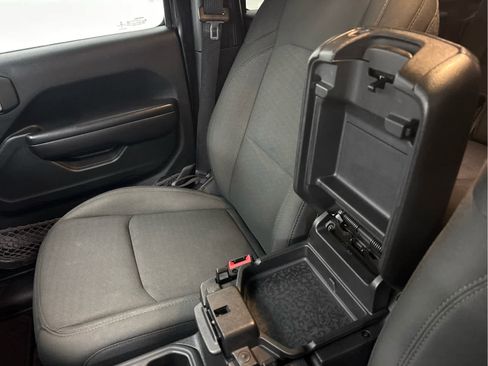 Used 2021 Jeep Wrangler Unlimited Sport image 39