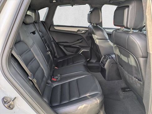 Used 2016 Porsche Macan Turbo image 20