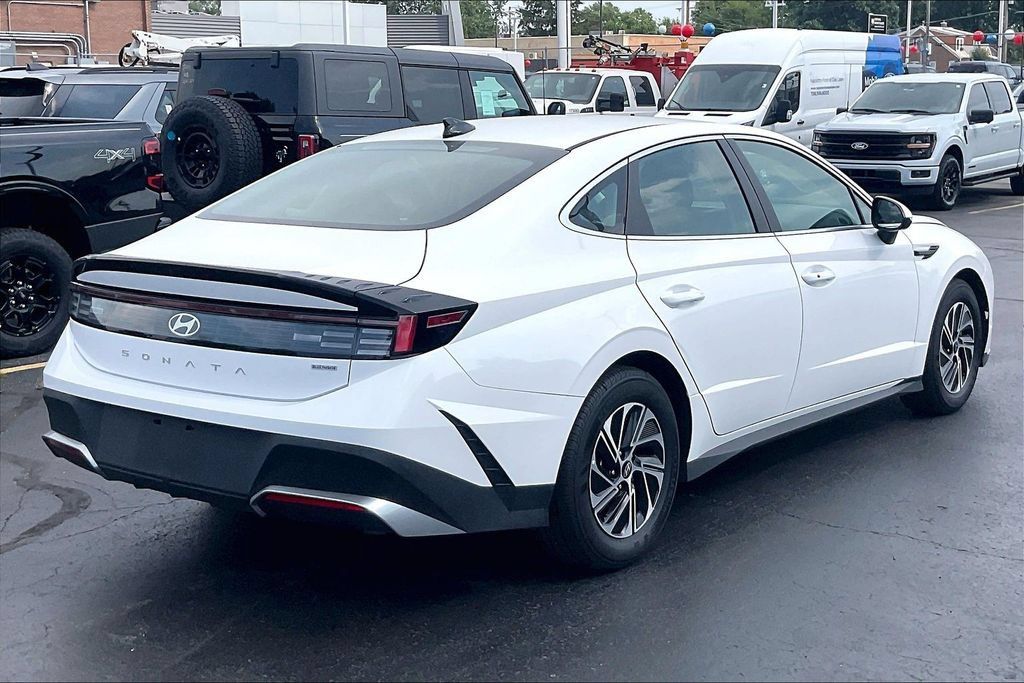 Used 2026 Hyundai Sonata Blue FWD image 12