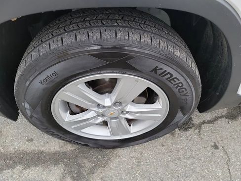 Used 2021 Chevrolet Trax LS w/ Tint and Cruise Package AWD/4WD image 24