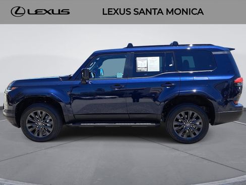 Used 2025 Lexus GX 550 w/ Cold Area Package AWD/4WD image 8