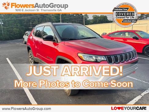 Used 2025 Jeep Compass Trailhawk AWD/4WD image 1