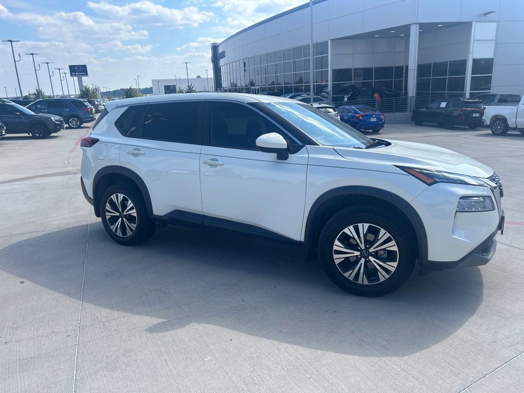 Used 2023 Nissan Rogue SV FWD image 2