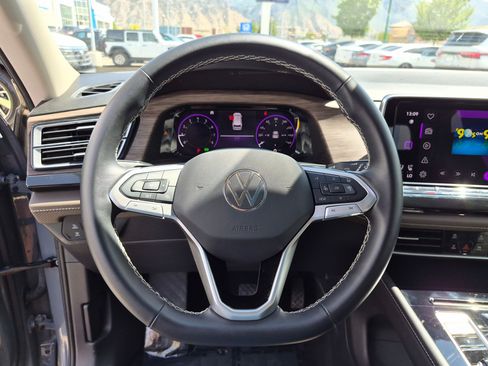 Used 2025 Volkswagen Atlas SEL AWD/4WD image 20