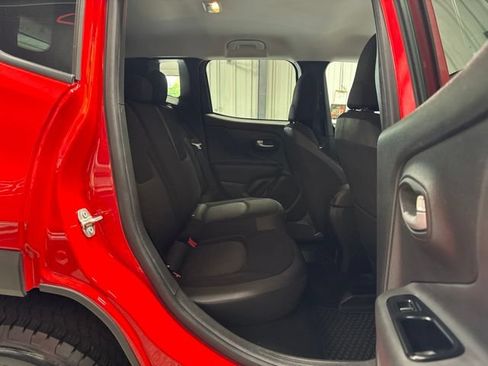 Used 2023 Jeep Renegade Latitude AWD/4WD image 23