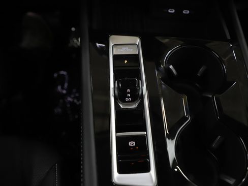 Used 2025 Volkswagen Atlas SE AWD/4WD image 26