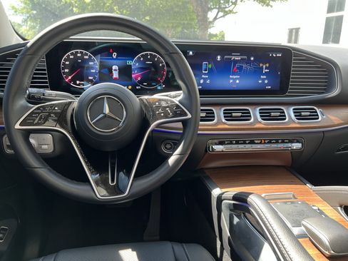 Certified 2025 Mercedes-Benz GLE 350 4MATIC w/ AMG Line Exterior image 30
