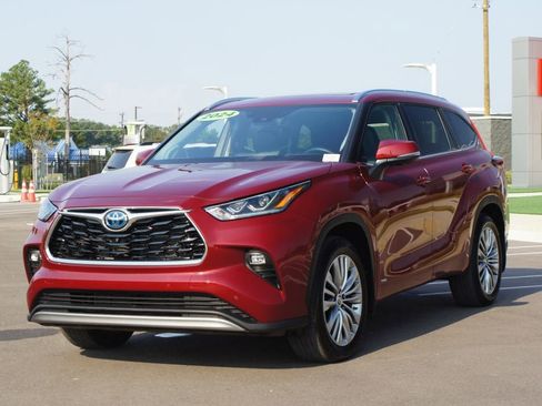 Used 2024 Toyota Highlander Platinum image 26