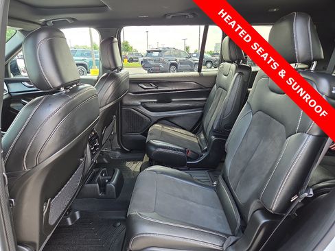 Used 2024 Jeep Grand Cherokee L Altitude AWD/4WD image 11