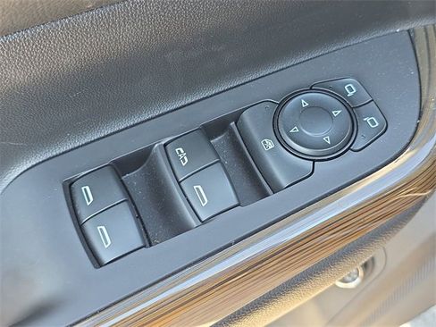 Used 2021 GMC Acadia SLE w/ Driver Convenience Package image 18