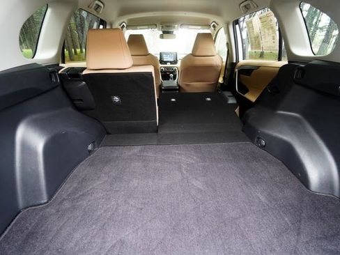 Used 2019 Toyota RAV4 LE image 39
