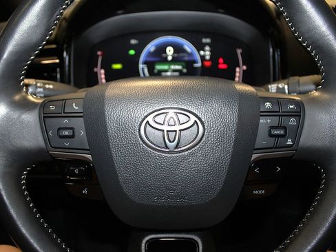 Used 2025 Toyota Camry SE w/ Convenience Package AWD/4WD image 13