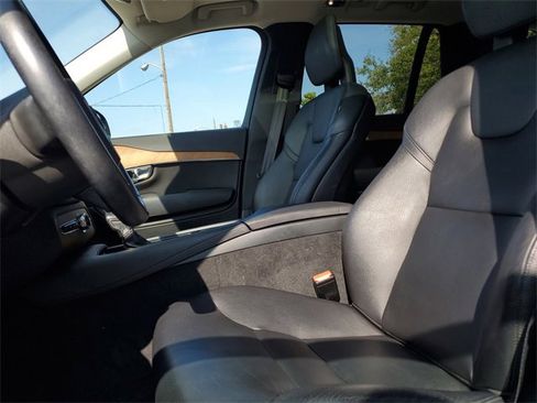 Used 2021 Volvo XC90 T6 Momentum w/ Advanced Package image 26