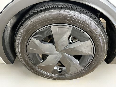 Used 2025 Toyota Prius LE image 11