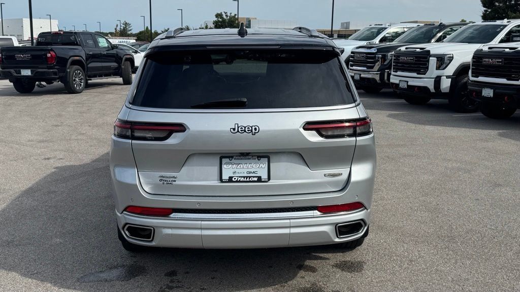 Used 2023 Jeep Grand Cherokee L Summit AWD/4WD image 3
