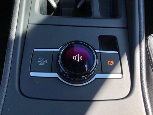 New 2025 Volkswagen Tiguan SE image 30