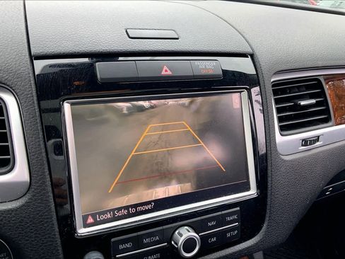 Used 2014 Volkswagen Touareg TDI image 27
