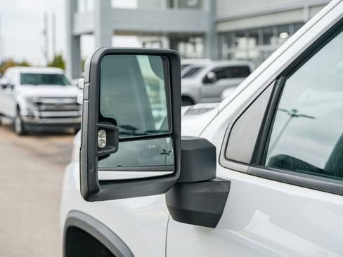 Used 2021 Chevrolet Silverado 2500 Custom w/ Custom Value Package image 16