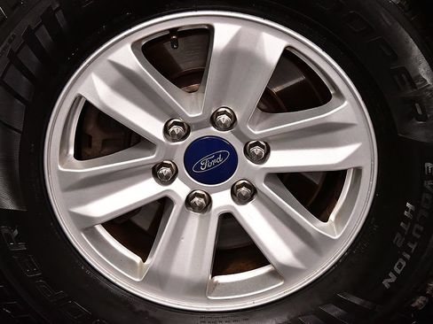 Used 2018 Ford F150 XL w/ Equipment Group 101A Mid AWD/4WD image 9