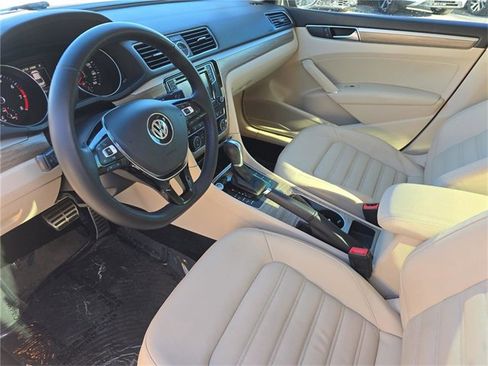 Used 2017 Volkswagen Passat 1.8T SEL Premium image 14