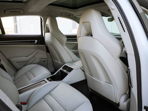 Used 2019 Porsche Panamera GTS w/ Premium Package Plus image 28