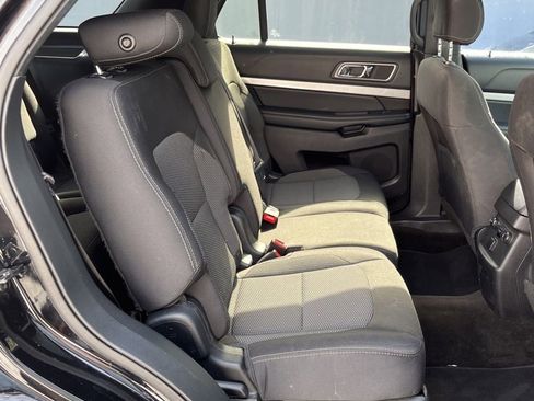 Used 2017 Ford Explorer XLT w/ Equipment Group 201A image 7