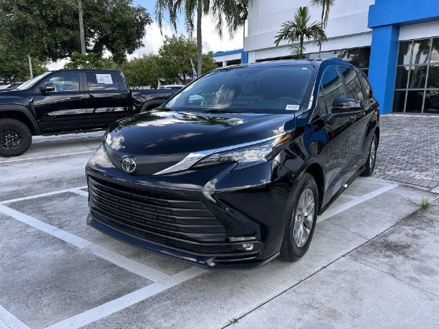 Used 2026 Toyota Sienna XLE FWD image 20
