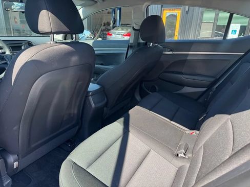 Used 2018 Hyundai Elantra SE FWD image 6