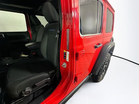 Used 2025 Jeep Wrangler Unlimited Rubicon 4xe w/ Convenience Group AWD/4WD image 12