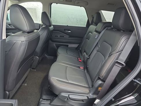 New 2025 Nissan Pathfinder SL image 14