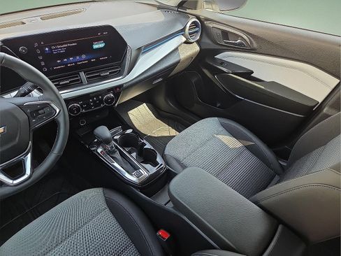 Used 2026 Chevrolet Trax LT w/ LT Convenience Package FWD image 19