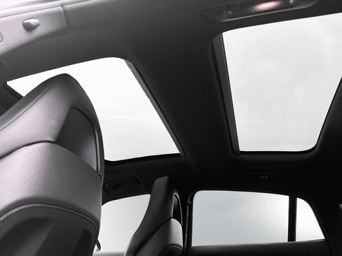 Used 2018 Porsche Panamera 4S image 19