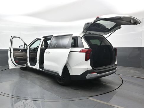 Used 2025 Kia Carnival FWD image 50