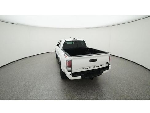 Used 2022 Toyota Tacoma TRD Sport w/ Technology Package AWD/4WD image 8