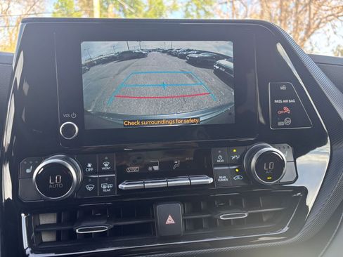 Used 2025 Toyota Highlander XSE AWD/4WD image 22