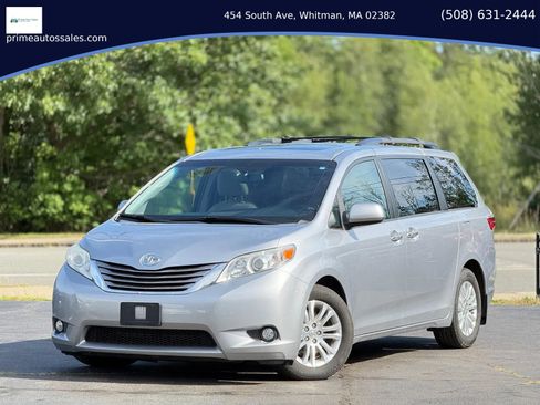 Used 2017 Toyota Sienna XLE w/ Outdoor Package FWD image 26