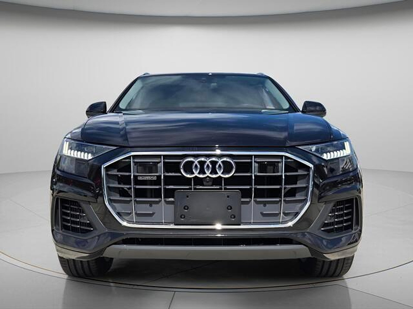 Used 2023 Audi Q8 Premium w/ Convenience Package AWD/4WD image 4