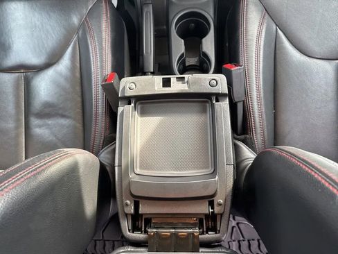 Used 2017 Jeep Wrangler Unlimited Rubicon image 32