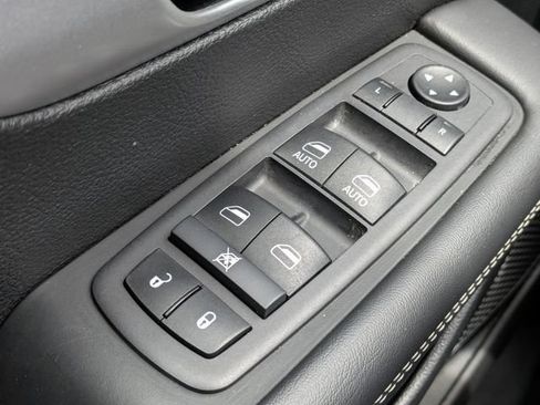 Used 2024 Chrysler Pacifica Limited FWD image 25